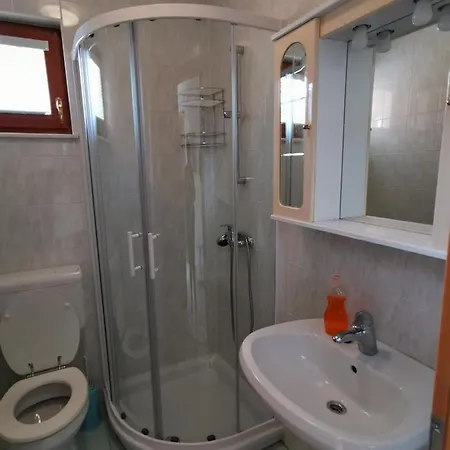 Apartma Jowz בובק